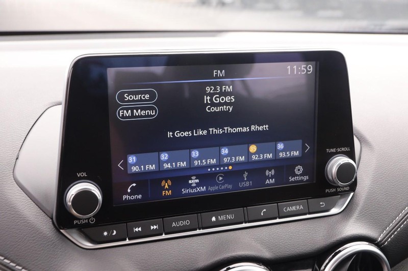 Nissan Sentra Vehicle Image 15