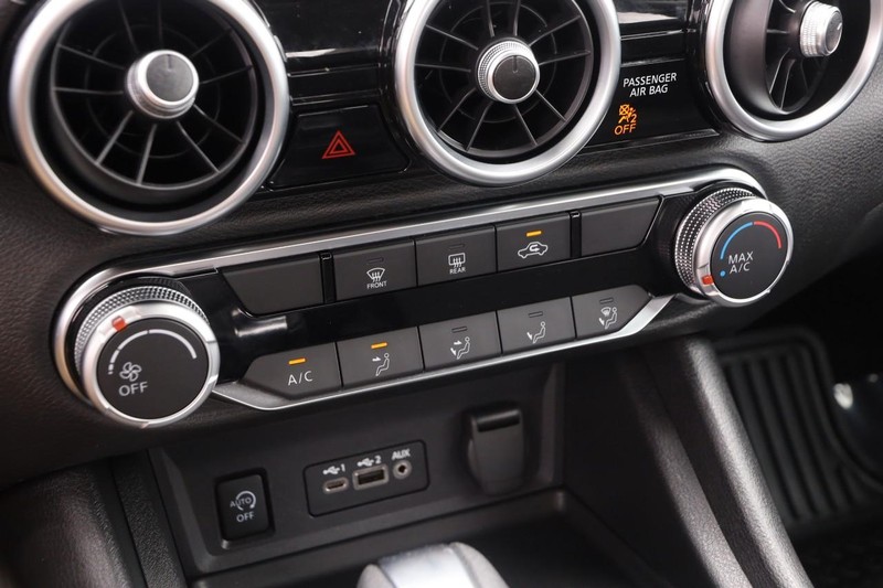 Nissan Sentra Vehicle Image 17