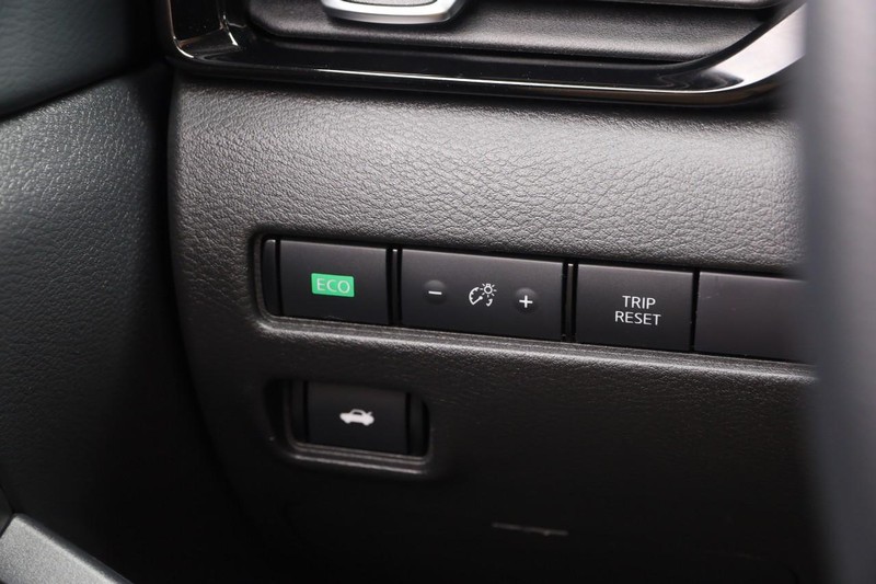 Nissan Sentra Vehicle Image 18