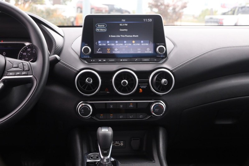 Nissan Sentra Vehicle Image 22