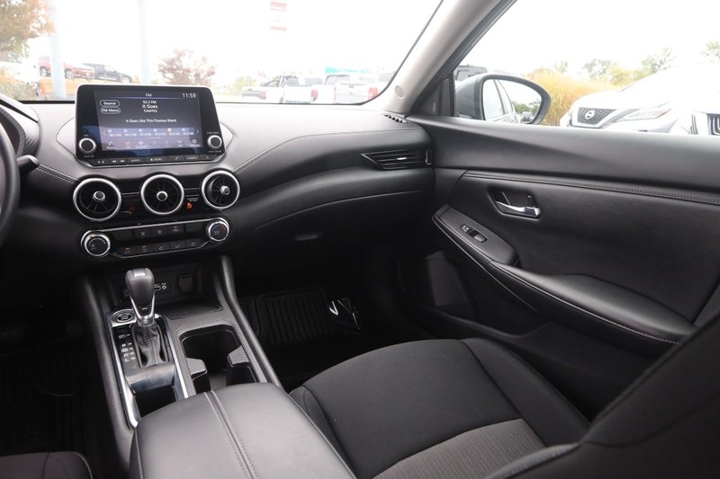 Nissan Sentra Vehicle Image 23