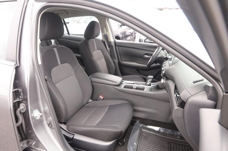 Nissan Sentra Vehicle Image 24