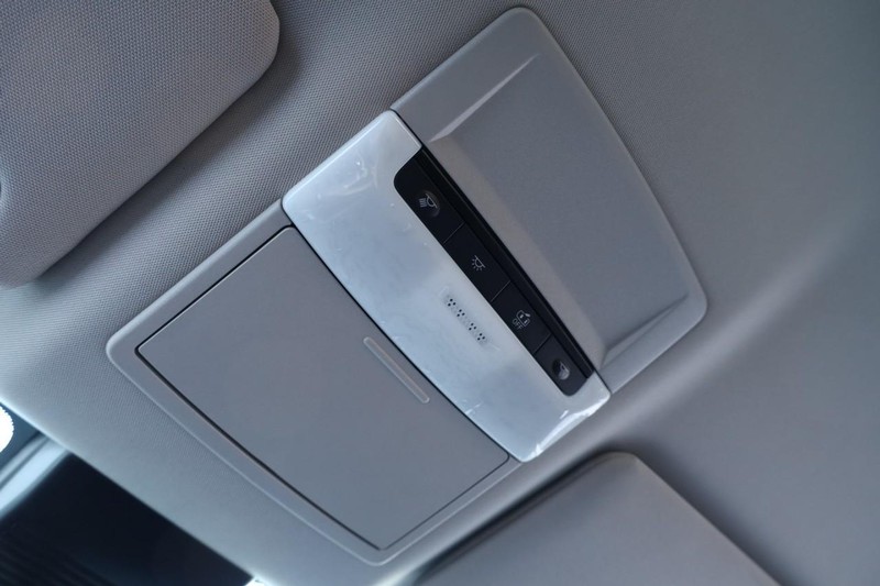 Nissan Altima Vehicle Full-screen Gallery Image 16