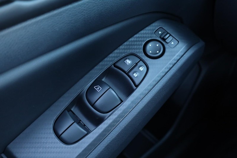 Nissan Altima Vehicle Full-screen Gallery Image 17