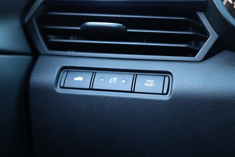 Nissan Altima Vehicle Full-screen Gallery Image 18