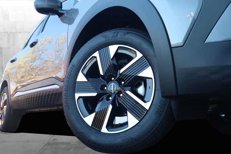 Nissan Kicks Vehicle Image 03