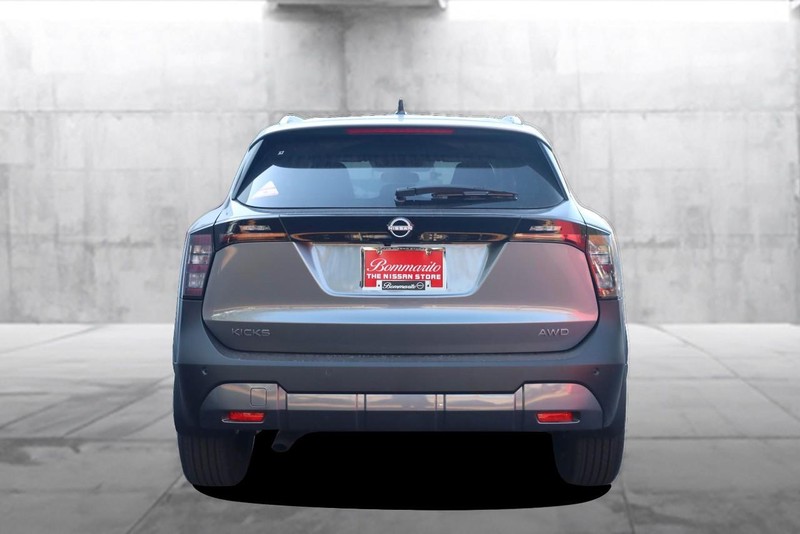 Nissan Kicks Vehicle Image 06