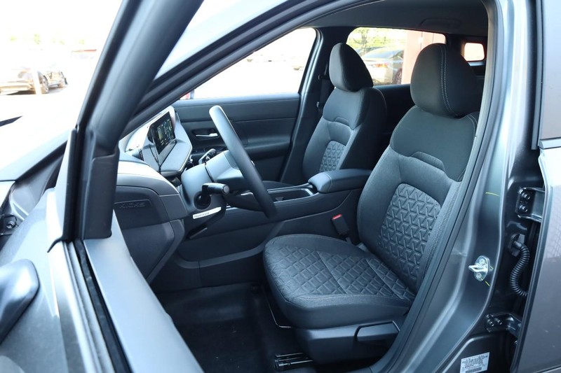 Nissan Kicks Vehicle Image 08