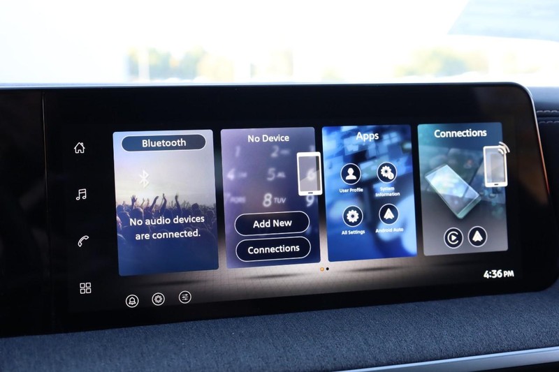 Nissan Kicks Vehicle Image 11