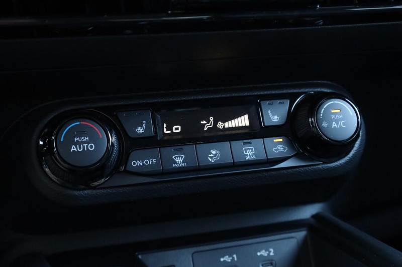 Nissan Kicks Vehicle Image 14