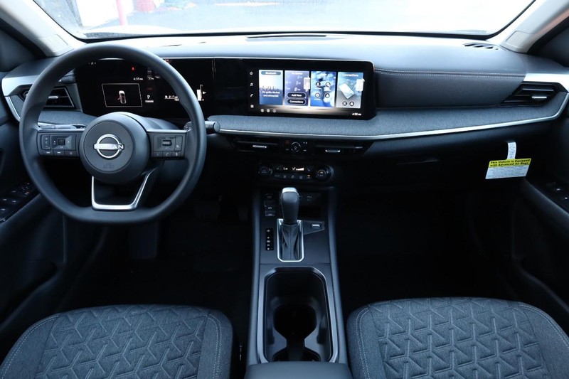 Nissan Kicks Vehicle Image 21