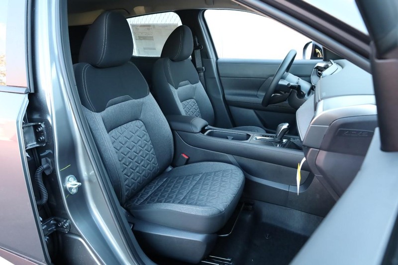 Nissan Kicks Vehicle Image 23