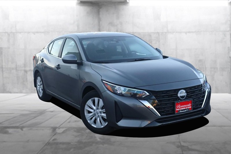 Nissan Sentra Vehicle Image 02