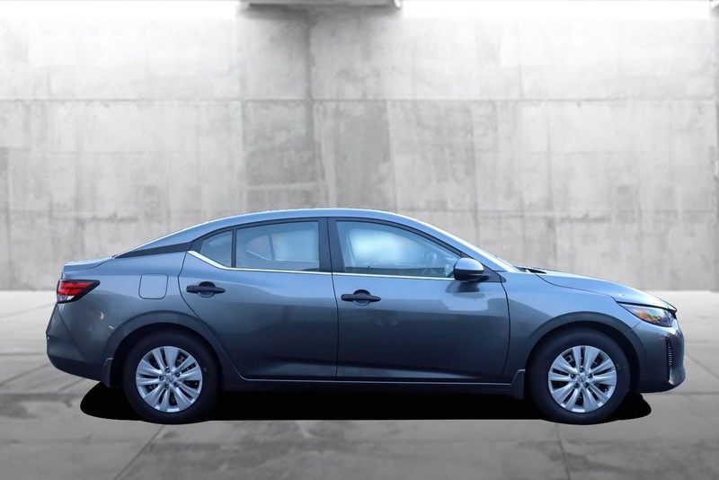 Nissan Sentra Vehicle Image 05