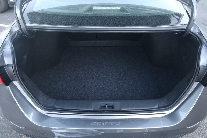 Nissan Sentra Vehicle Image 07