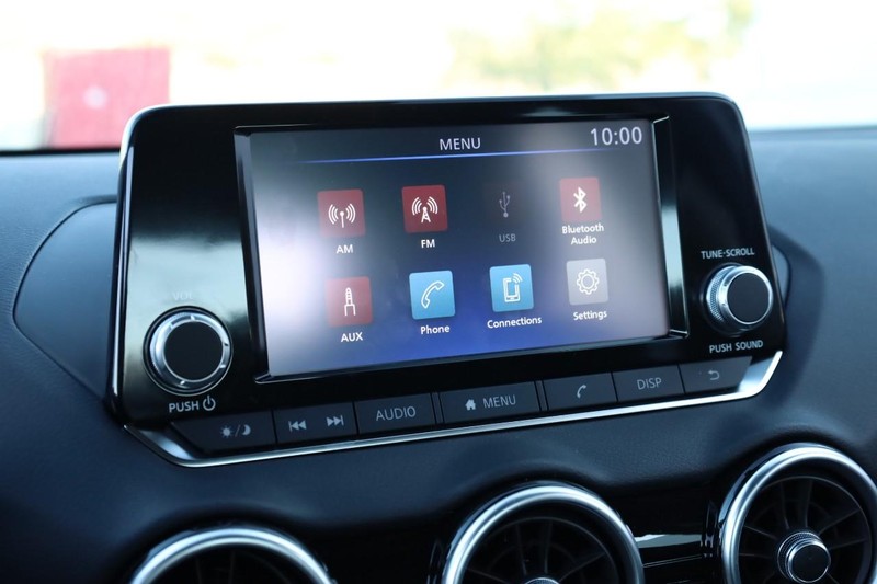 Nissan Sentra Vehicle Image 11