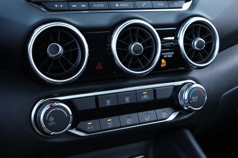 Nissan Sentra Vehicle Image 13