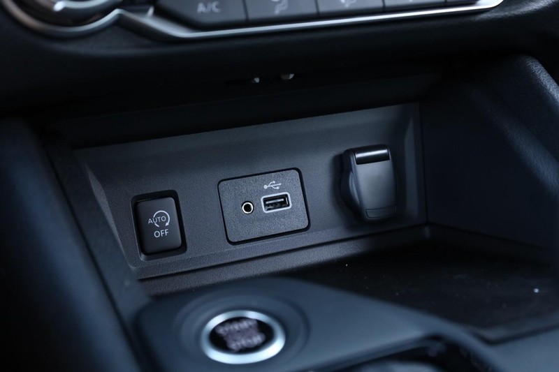 Nissan Sentra Vehicle Image 14