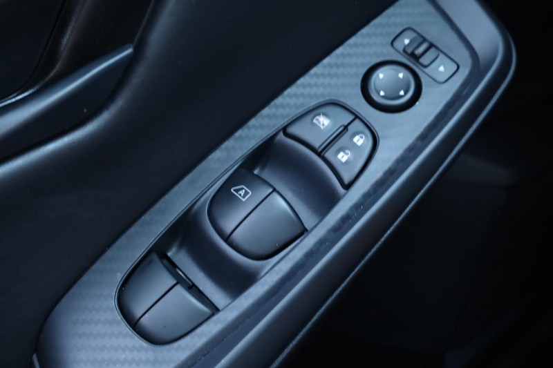 Nissan Sentra Vehicle Image 17