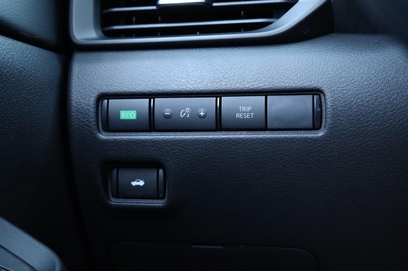 Nissan Sentra Vehicle Image 18