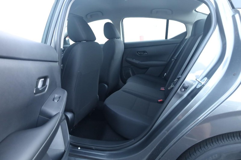 Nissan Sentra Vehicle Image 19