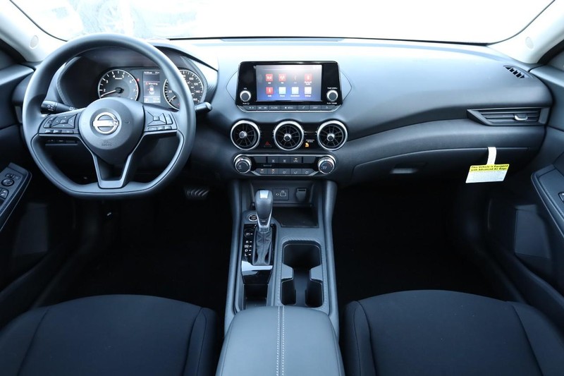 Nissan Sentra Vehicle Image 20