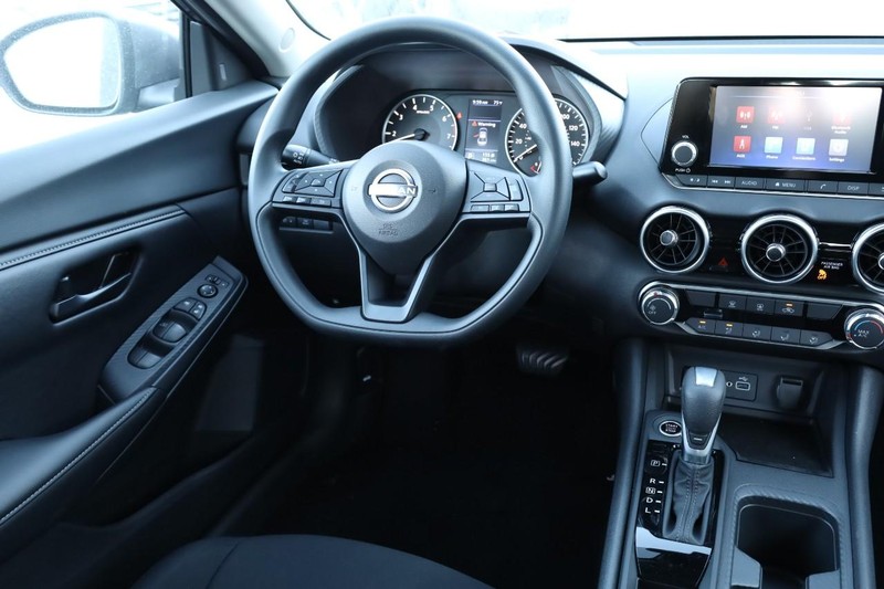 Nissan Sentra Vehicle Image 21