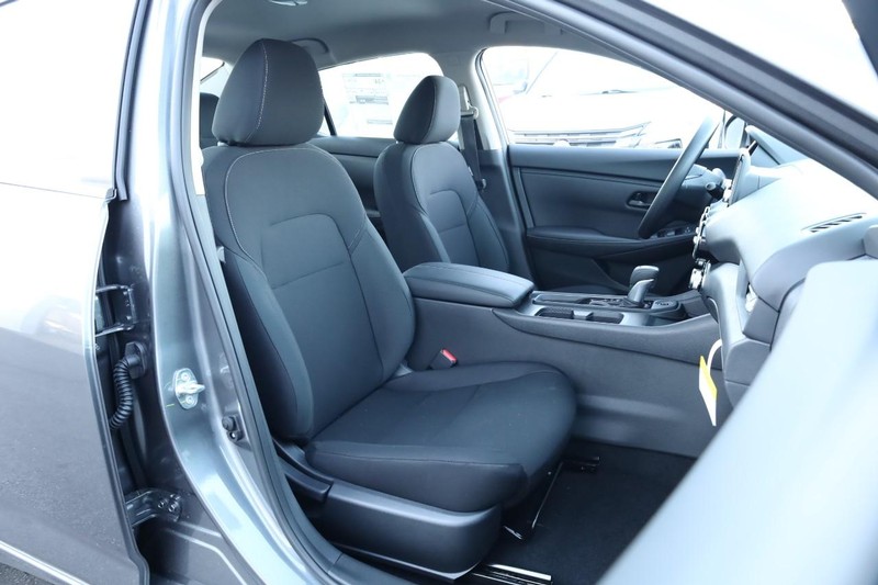 Nissan Sentra Vehicle Image 22