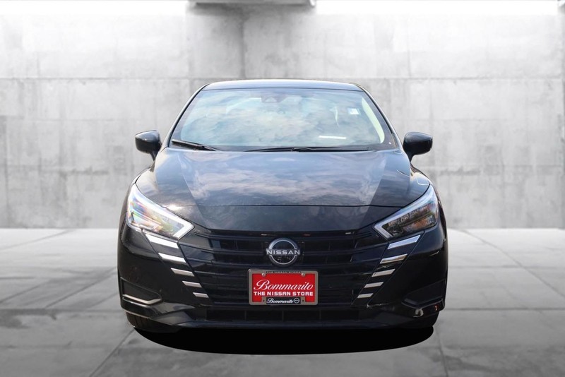 Nissan Versa Vehicle Image 04