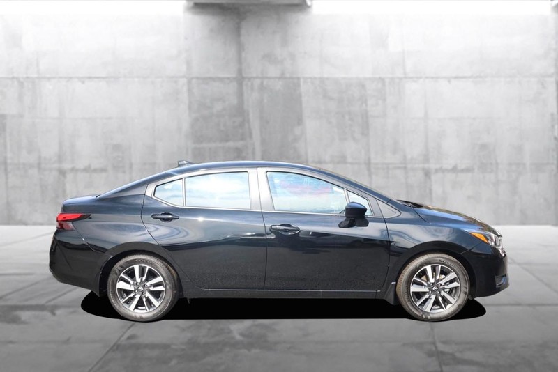 Nissan Versa Vehicle Image 05