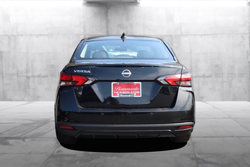 Nissan Versa Vehicle Image 06