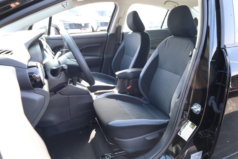 Nissan Versa Vehicle Image 08