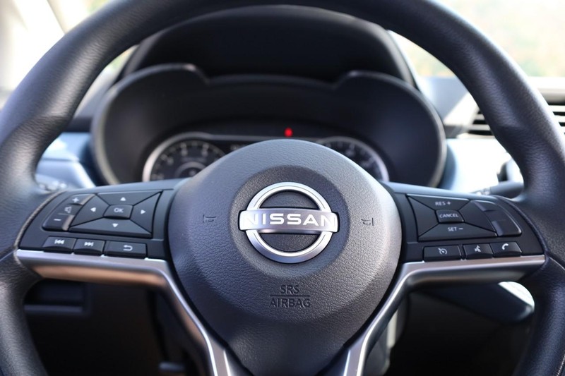 Nissan Versa Vehicle Image 09