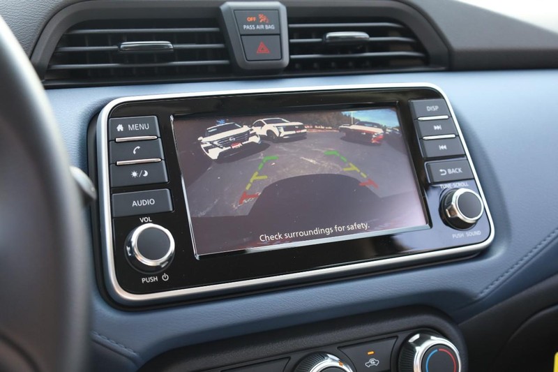 Nissan Versa Vehicle Image 12