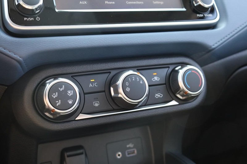 Nissan Versa Vehicle Image 13