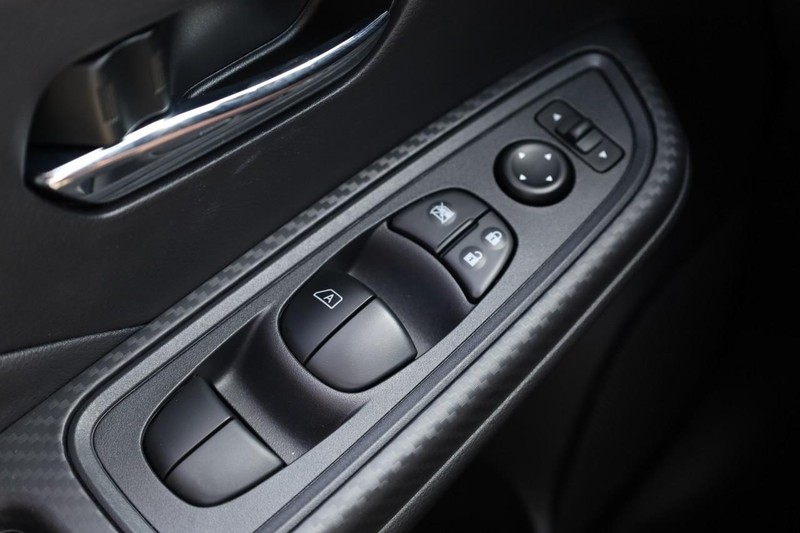 Nissan Versa Vehicle Image 17