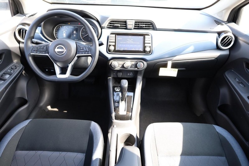 Nissan Versa Vehicle Image 21