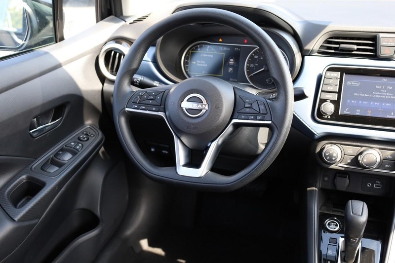 Nissan Versa Vehicle Image 22