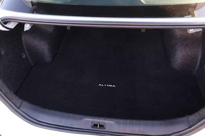 Nissan Altima Vehicle Image 07
