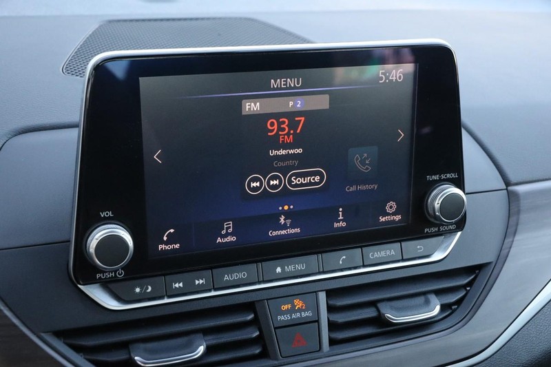 Nissan Altima Vehicle Image 15
