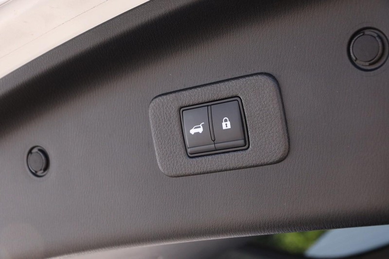 Nissan Armada Vehicle Image 08