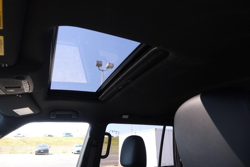 Nissan Armada Vehicle Image 09