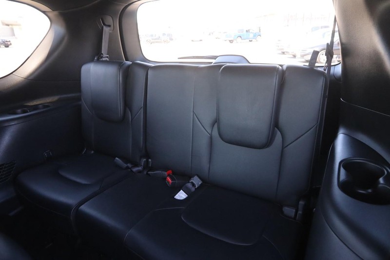 Nissan Armada Vehicle Image 12
