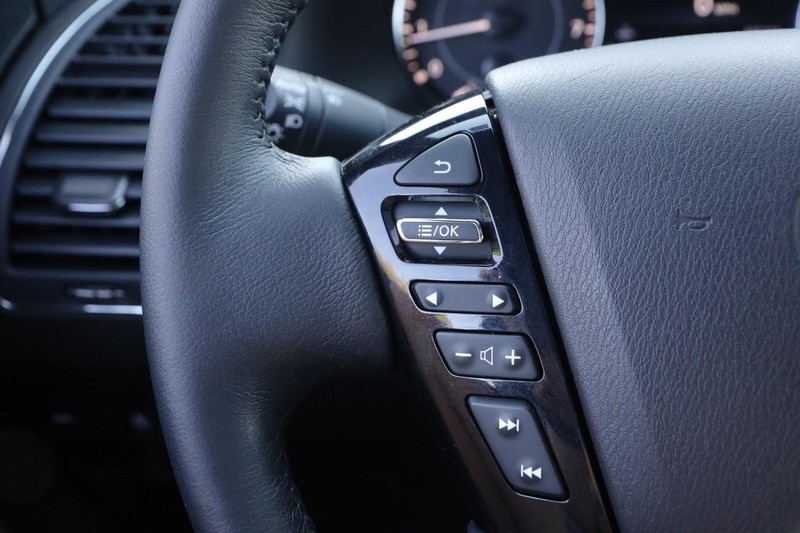 Nissan Armada Vehicle Image 14