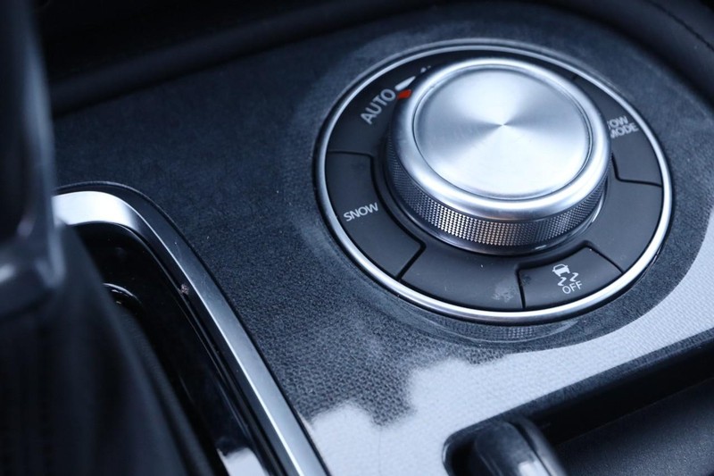 Nissan Armada Vehicle Image 21