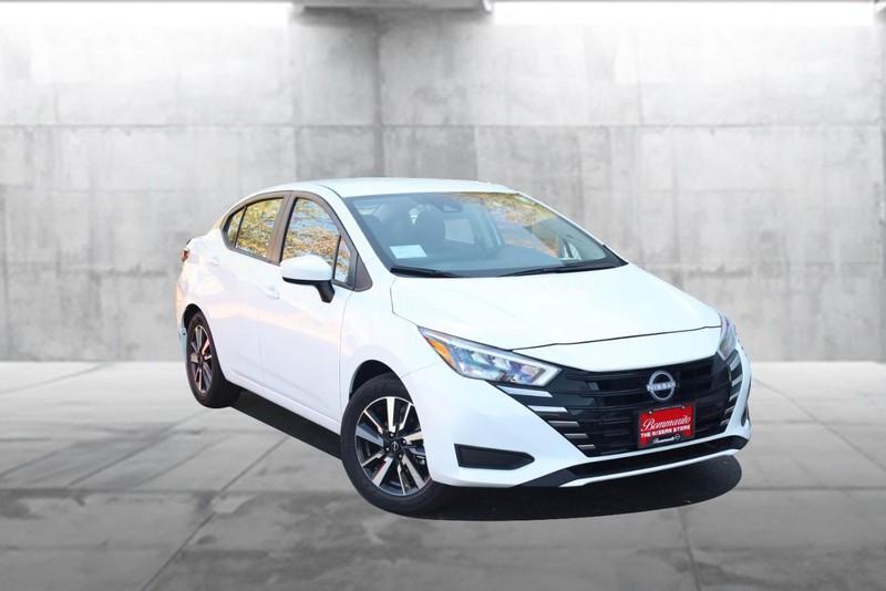 Nissan Versa Vehicle Full-screen Gallery Image 2