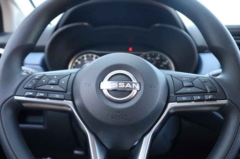 Nissan Versa Vehicle Full-screen Gallery Image 9