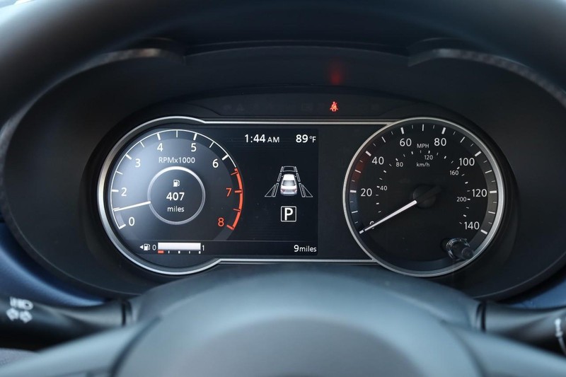 Nissan Versa Vehicle Full-screen Gallery Image 10