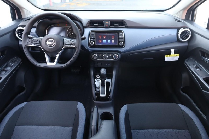 Nissan Versa Vehicle Full-screen Gallery Image 21
