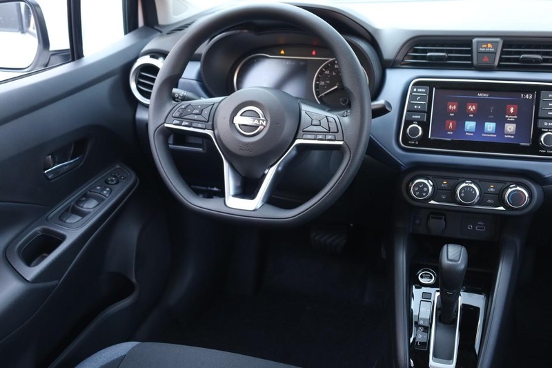 Nissan Versa Vehicle Full-screen Gallery Image 22